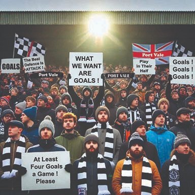 ValeSupporters-C-50.jpg.a066c40312e5db26fb0ea673118cb74e.jpg
